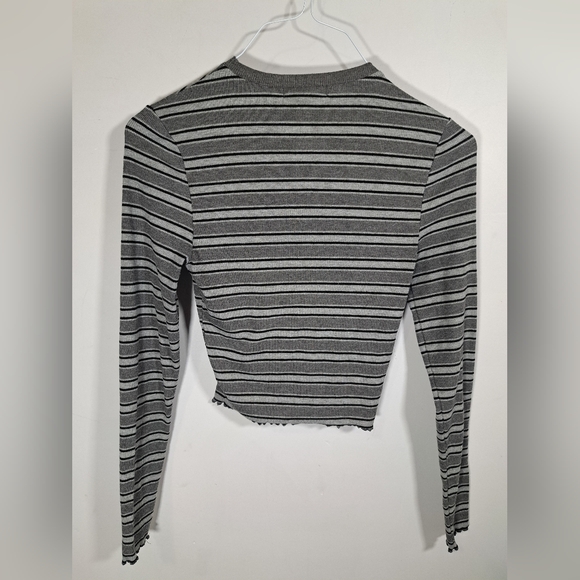 3/15 SWS ESSENTIALS STRIPED CROP TOP SIZE SMALL - Picture 5 of 6